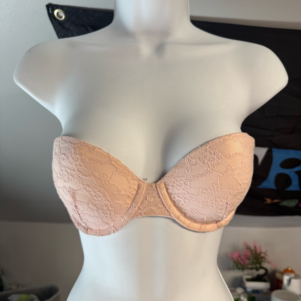 32C‎ Pink Laced Victoria Secret Bra
